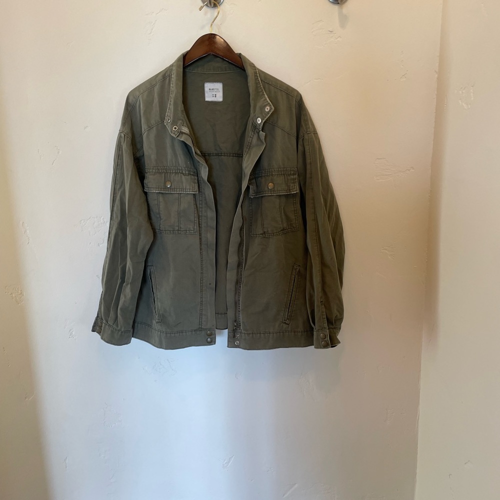 Blue steel Jacket has pockets everywhere!! Size XL
